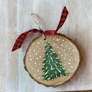 Winter woodslice ornament evergreen Christmas tree snow rustic cabin decor